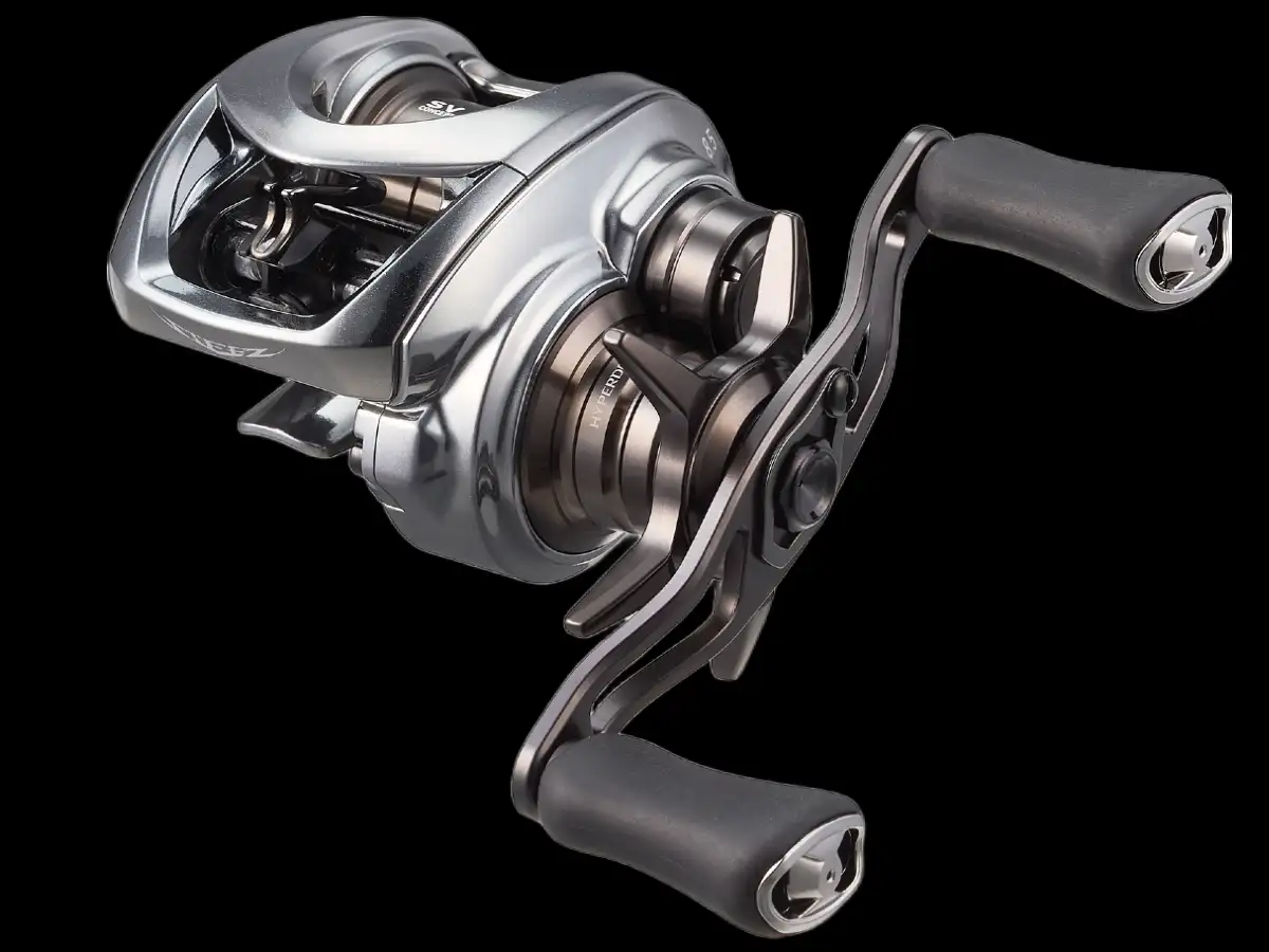 Moulinet casting gaucher Daiwa Steez Limited CT SV TW 70XHL, coloris noir et argent, vue de face
